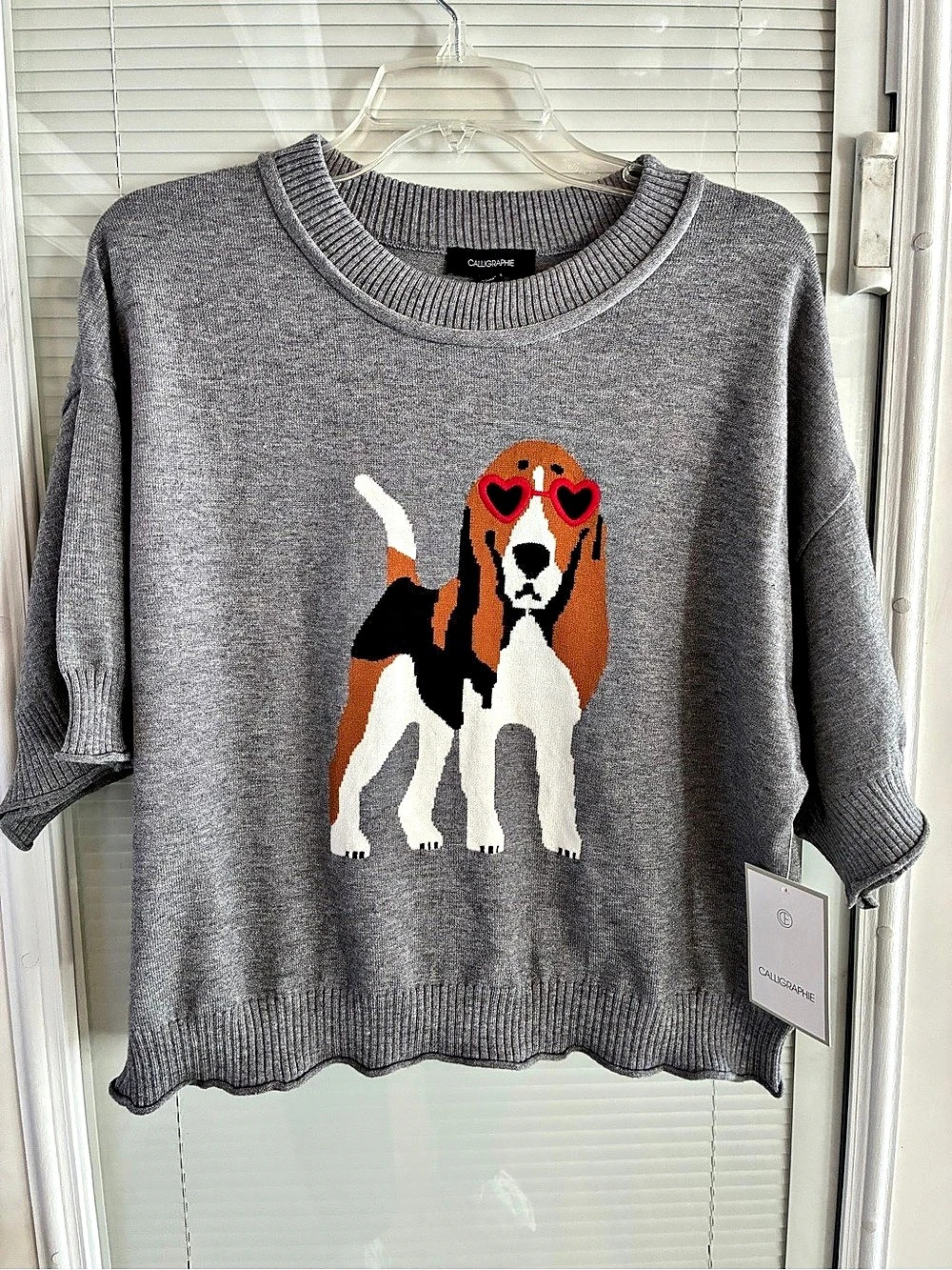 Calligraphie Beagle Heart Sunglasses Graphic Short Sleeve Sweater Gray